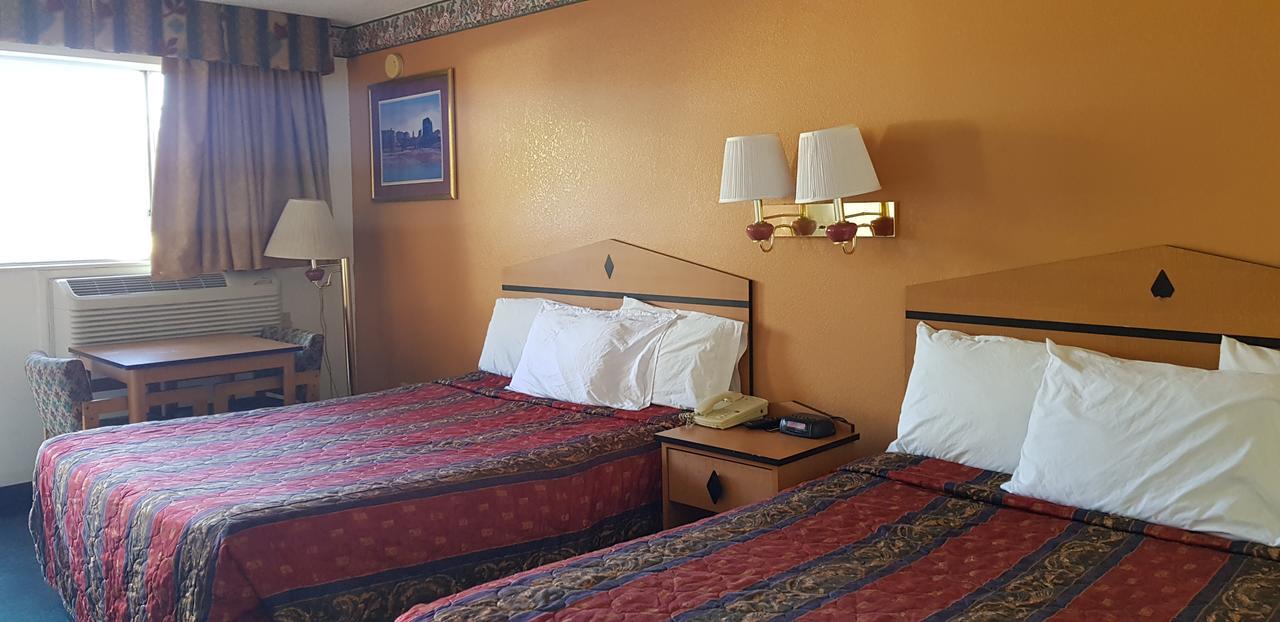 Night Inn Globe Luaran gambar